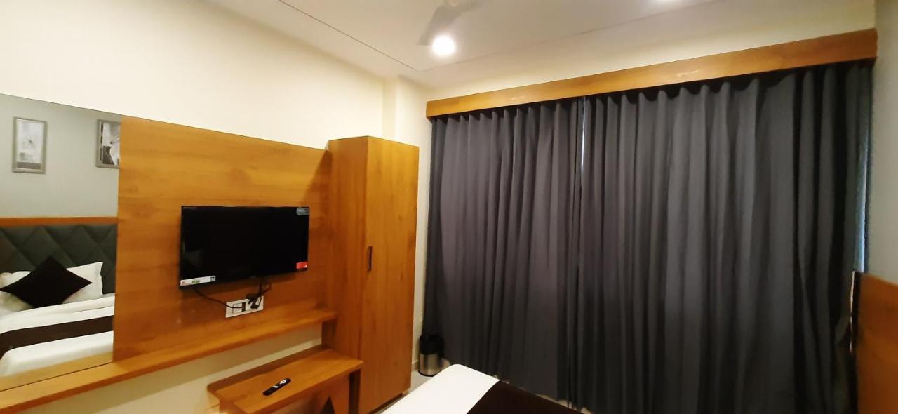 Hotel Suncity アーメダバード エクステリア 写真
