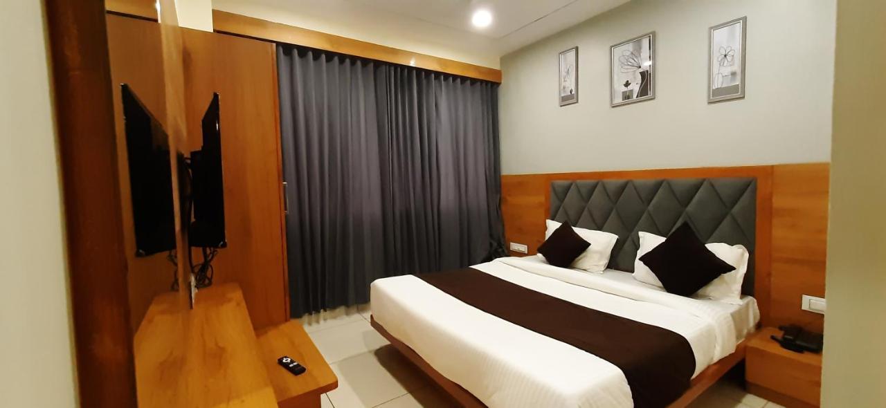 Hotel Suncity アーメダバード エクステリア 写真