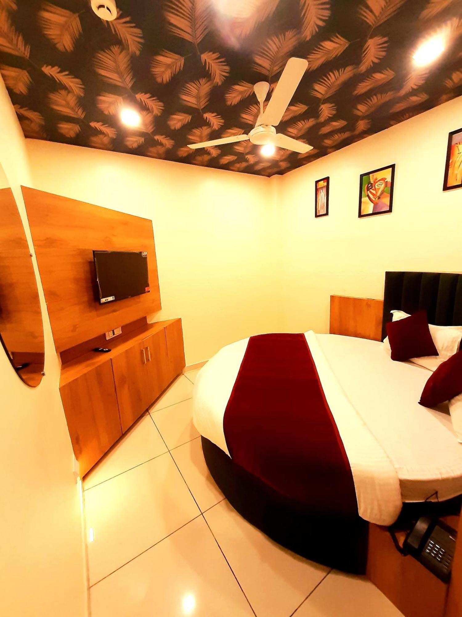 Hotel Suncity アーメダバード エクステリア 写真