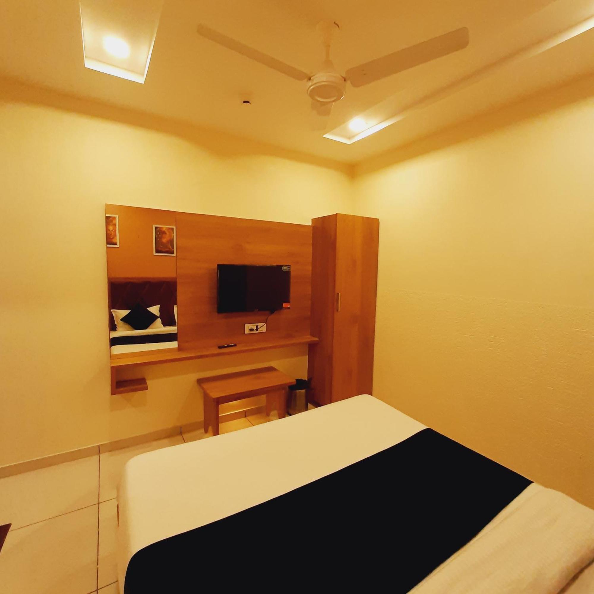 Hotel Suncity アーメダバード エクステリア 写真