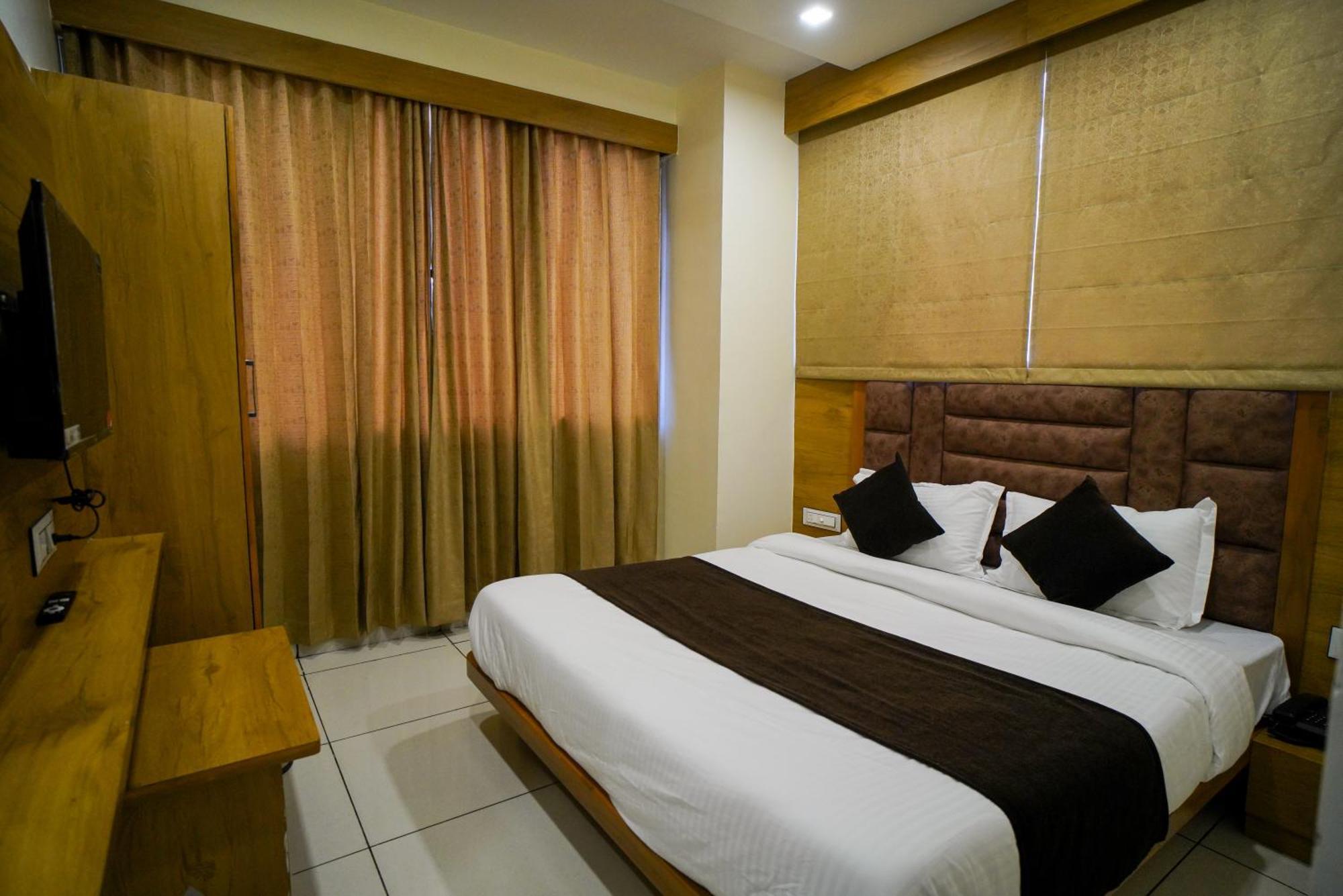 Hotel Suncity アーメダバード エクステリア 写真
