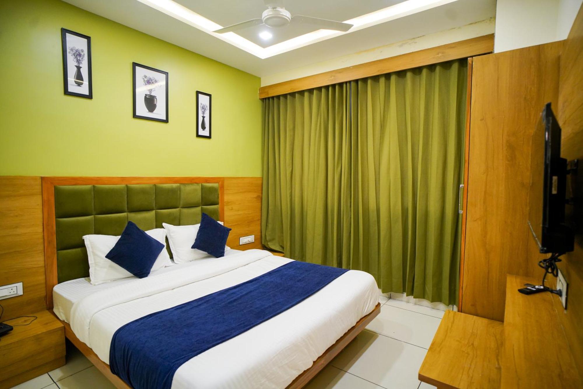 Hotel Suncity アーメダバード エクステリア 写真